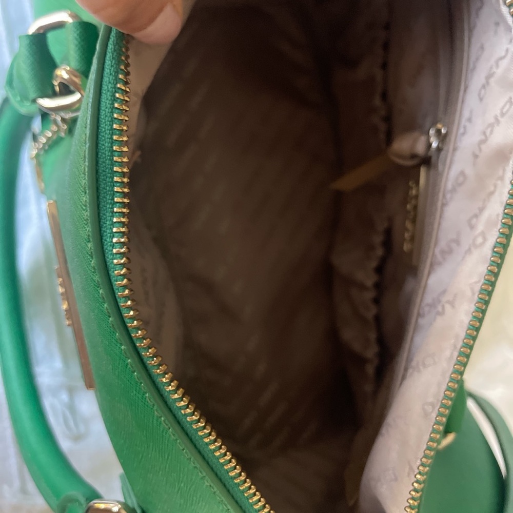 DKNY GREEN BAG - Picture 3 of 3